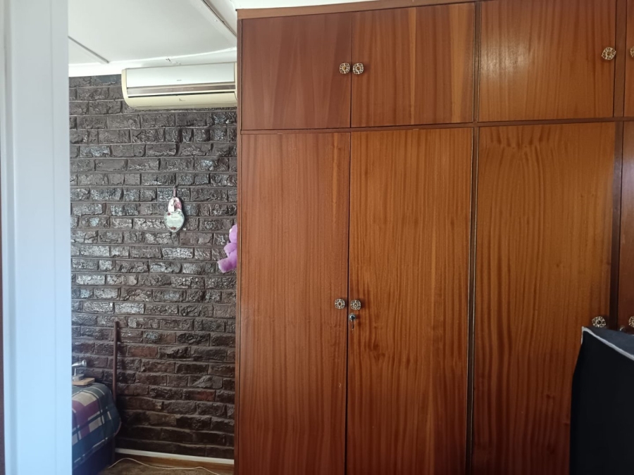 4 Bedroom Property for Sale in Heuwelsig Northern Cape
